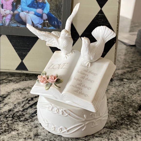 Roman, Inc. Other - Lovebirds White Ceramic Music Box with Doves!